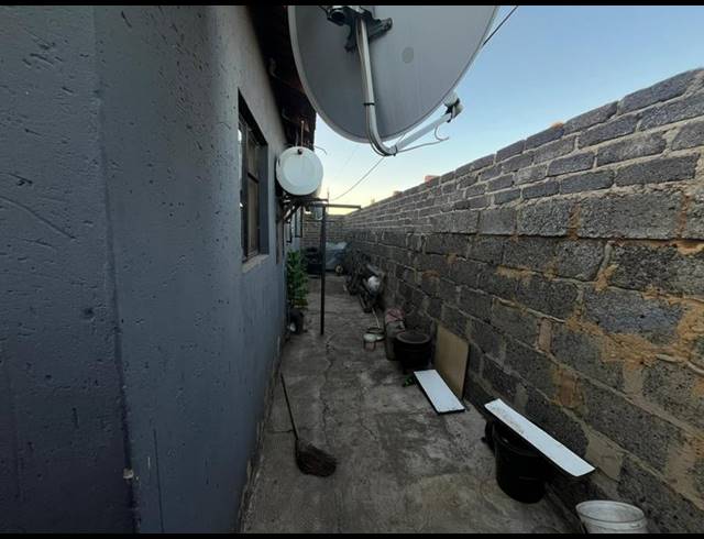 2 BEDROOM HOUSE FOR SALE IN MOLAPO